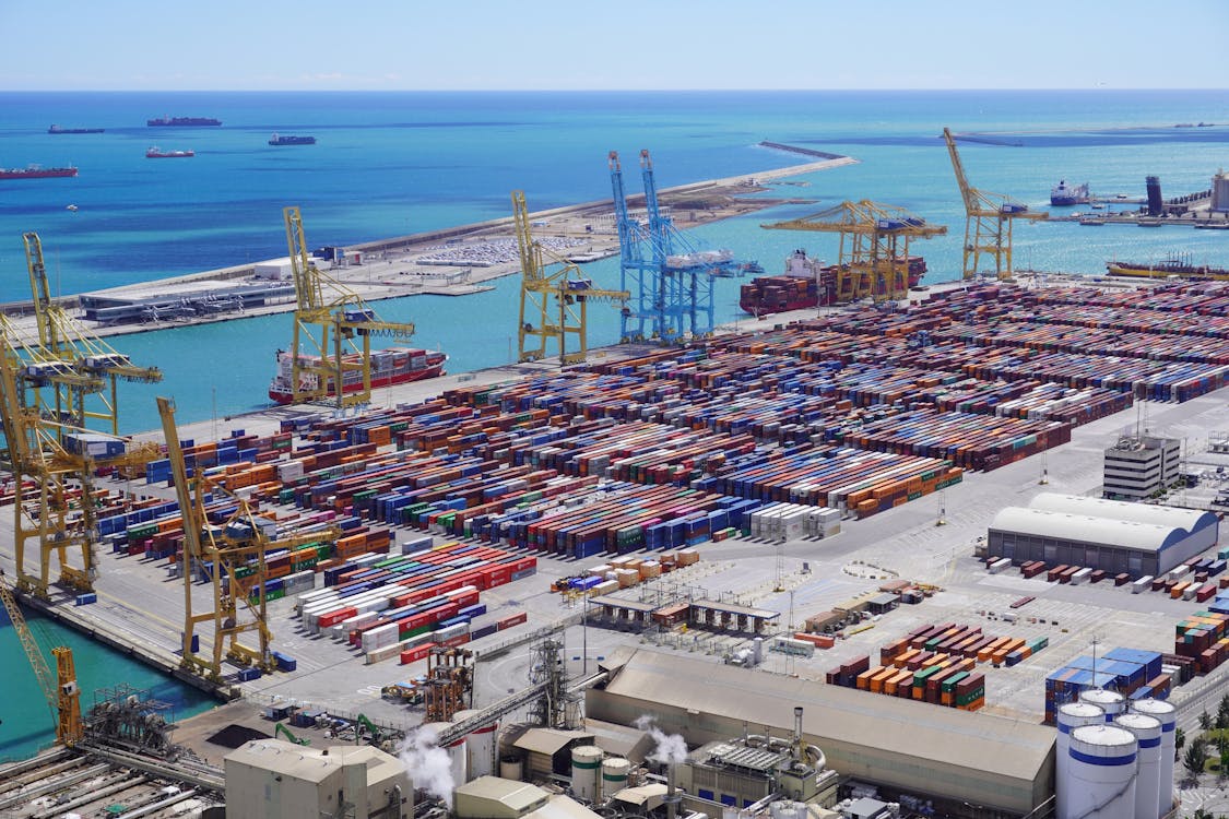 Navigating the Global Supply Chain Crisis in 2024: Impacts and Insights